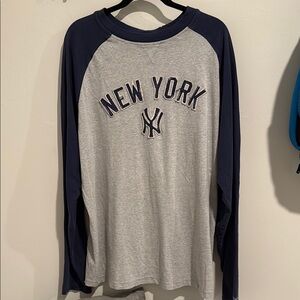 New York Yankees sz XLGray and Navy Long Sleeve Tee